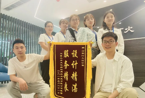 以服務(wù)為己任，以滿意為準(zhǔn)則——萬家燈火好評如潮！